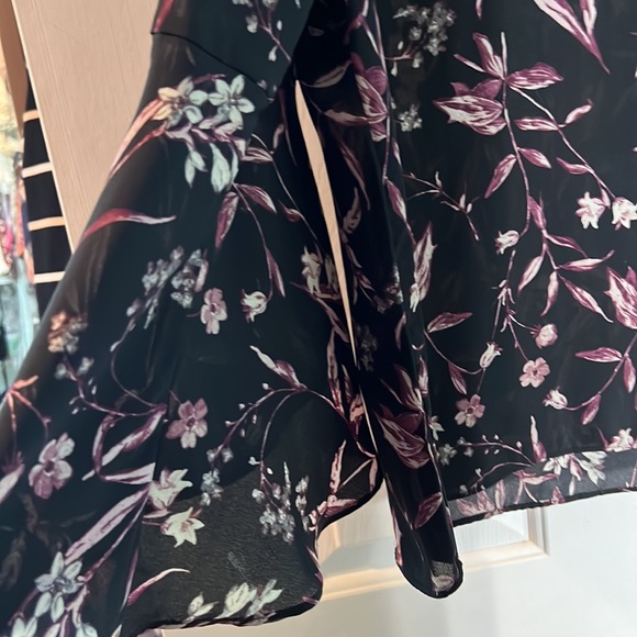 Pretty black with purples blouse - Picture 3 of 5